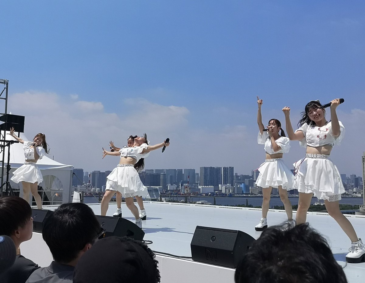 cnomonomo's tweet photo. 昨日のTIFスカイステージでChu-Z渾身の“GIRLS ON THE RUN”
今日はこれから代々木公園野外ステージでラストライブ!
#ChuZ https://t.co/BuUszfCbtO