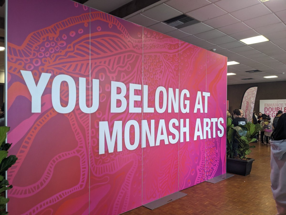 ...and that's a wrap! #OpenDay was a blast and our #European Languages hubs were in full swing! Thanks to our lecturers and alumni who welcomed future #students and answered tons of questions in five #languages! Grazie Gracias Merci Danke 🌸🎉🙏☀️