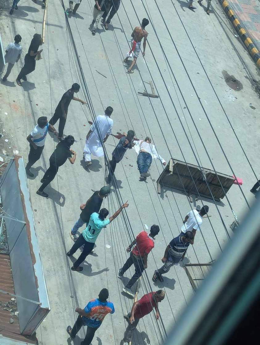 deerpy7's tweet photo. ‼️Open fire at Sirajganj SS road area right now .‼️
Sirajganj Court,Bazar Station is in danger!!
All eyes on Sirajganj🩸
STEP DOWN FASCIST HASINA.
#StepDownHasina
#SaveBangladeshiStudents
#StudentsUnderAttack
#RedForJustice
#Justiceforbangladeshistudents https://t.co/ruzHC6ntHX