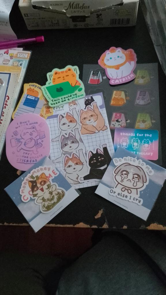 Iksterror's tweet photo. Sian @sara_nikka mintak share gambo Journal Jam and this was all I took 🙃

Had fun at @2ndfloorneko yesterday. Y'all can head over to GMBB today (they have official opening this weekend) and play with stamps at her studio AND BUY HER MERCH THEY SO CUTE! 😻 https://t.co/mna0aLn0pH