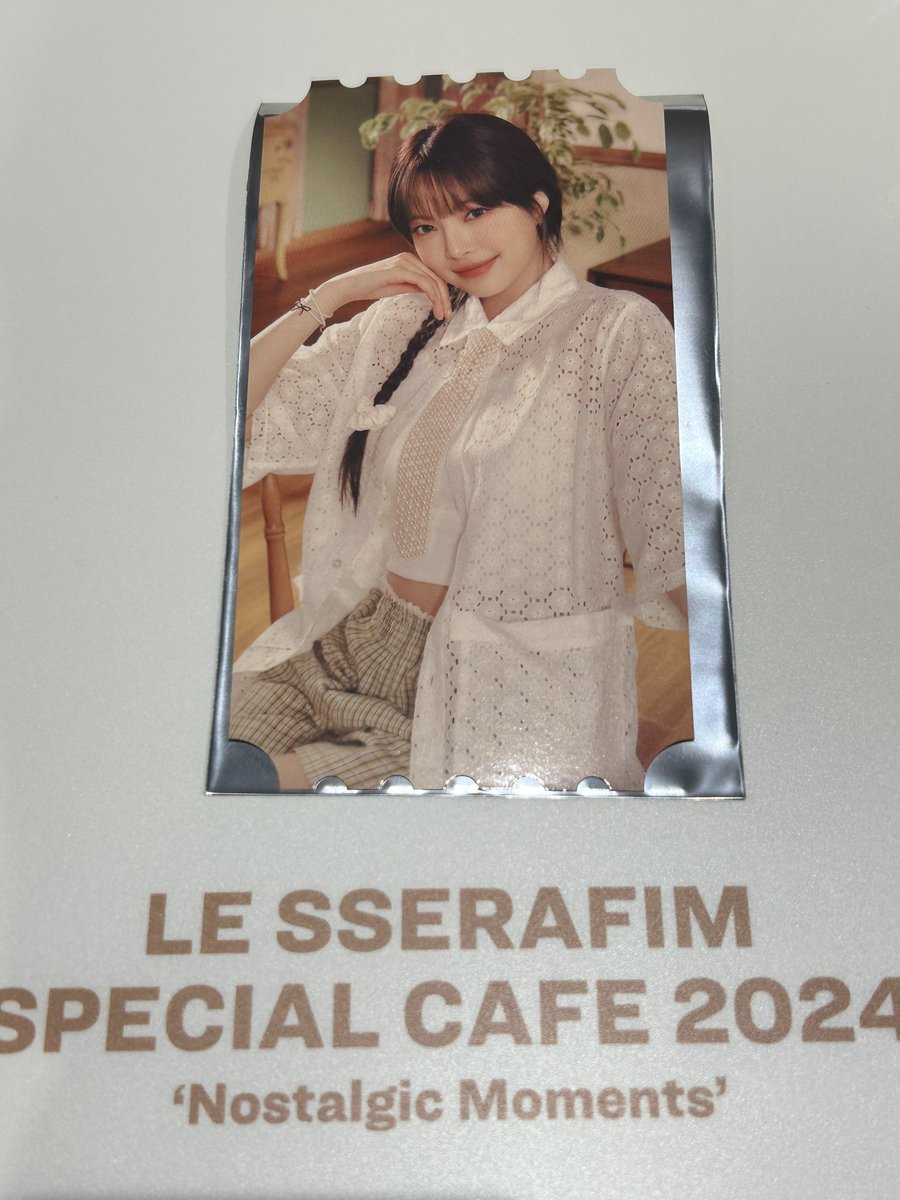 LE SSERAFIM SPECIAL CAFE 2024 'Nostalgic Moments'

オリジナルチケット　

譲　ウンチェ　🐕

求　チェウォン　🐯

郵送📮での交換希望です！
よろしくお願いします。

#lesserafim #LE_SSERAFIM #ルセラカフェ #ルセラフィム #カフェ #交換　#ルセラ交換