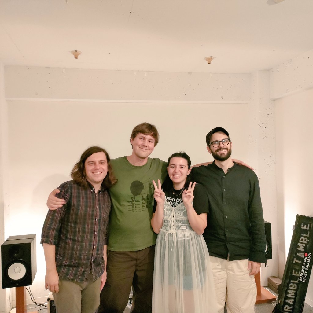 8月4日 ㈰ 昼
"Improtech Off GIGS"
■Anaïs del Sordo(vo.)
■Marco Fiorini(gt.,electronics)
■Turner Williams Jr(Shaahi baaja)
■Rob Noyes(gt.)   
<a href="/robertmnoyes/">Rob Noyes</a>