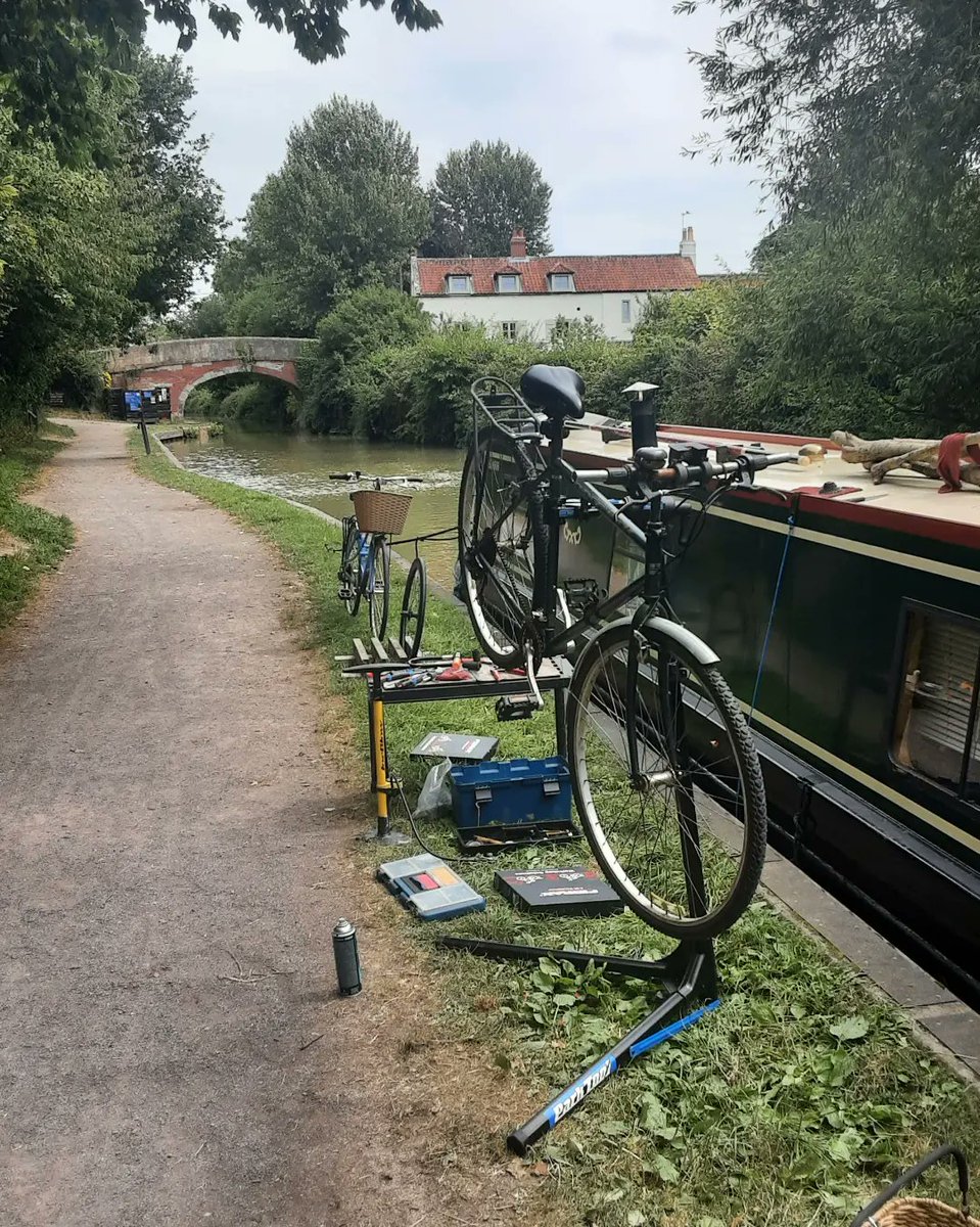 TheBikeBoat's tweet photo. Day 2 at Sells Green, open for bicycle repairs and servicing until 5pm.

Next week will be Thursday &amp; Friday in Bath, Saturday &amp; Sunday at Martinslade / next to @foxhangersboats &amp; @CaenHillMarina

#canal #narrowboat #bath #buyitoffaboat #Kennetandavon #devizes #bridge #bicycle https://t.co/2Ycl0fu50l