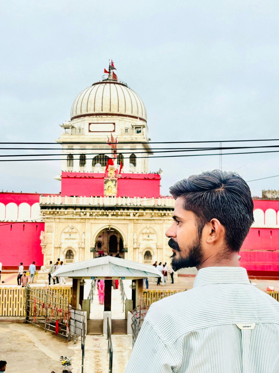jsrathore_8's tweet photo. अब थारे हाथा लाज डोकरी.........
 जय मां करणी 🦅🚩
📍देशनोक 

#करणी_माता #देशनोक https://t.co/W0NWY7CeUF