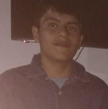 desaparecidaorg's tweet photo. #URGENTE BÚSQUEDA EN TIEMPO REAL #JUJUY
🆘PEDIMOS MÁXIMA DIFUSIÓN🙏
Santino Quispe tiene 12 años, desapareció el 3/8 en San Salvador de Jujuy. Es delgado, altura 1,55. Vestía campera y pantalón, ambas prendas de jean color azul. Por favor avisar #Urgente al ☎️ 388-6828607, o 911 https://t.co/ZMFLN1TUpB
