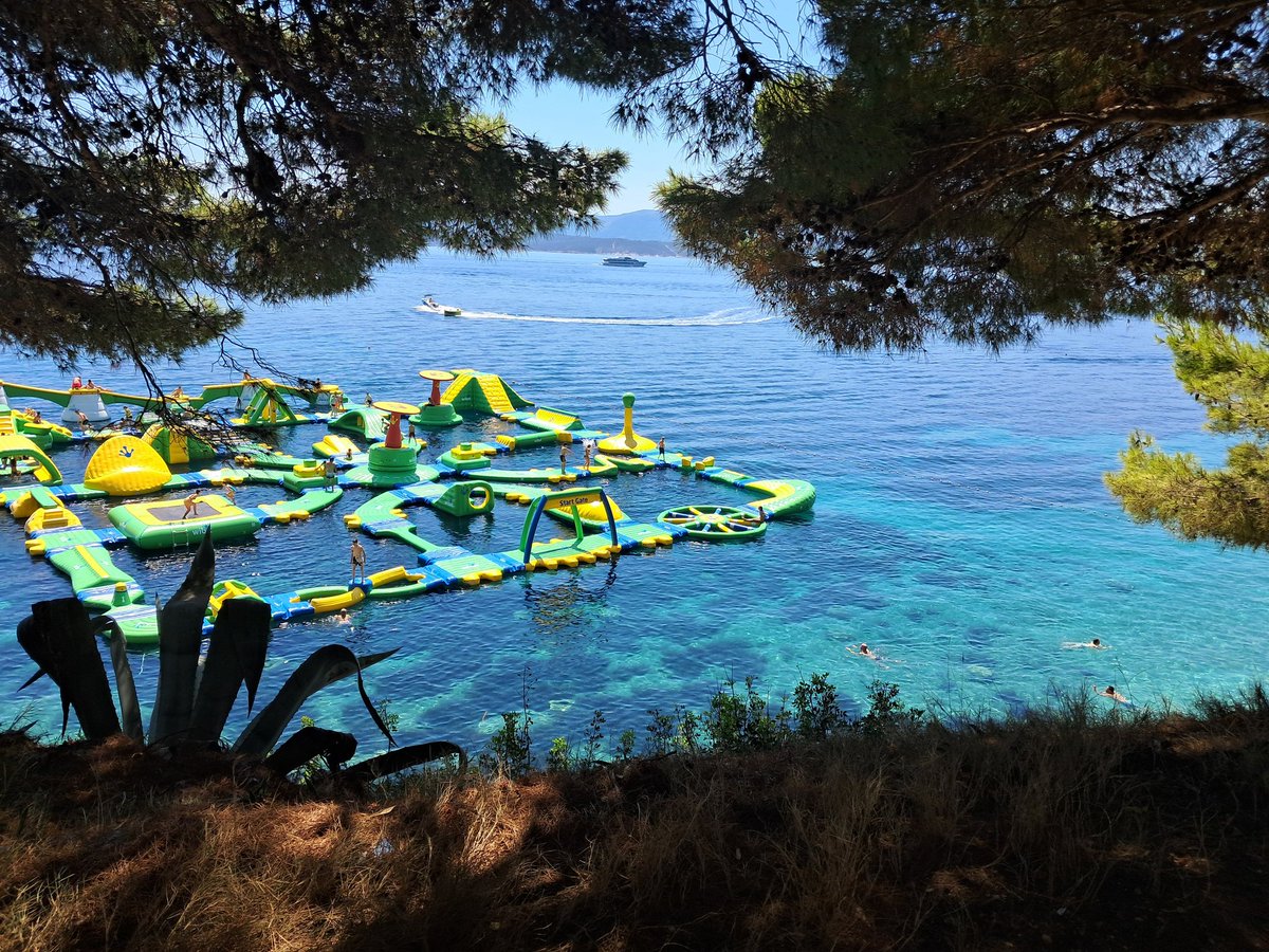 Beautiful day in Bol 😎🏊⛱️☀️ #zlatnirat #beach #bol #brac #islandbrac <a href="/Croatia_hr/">Croatia Full of life</a> 🇭🇷 #bestofbrac  #croatianislands <a href="/BolBracCroatia/">BolCroatia.com</a>