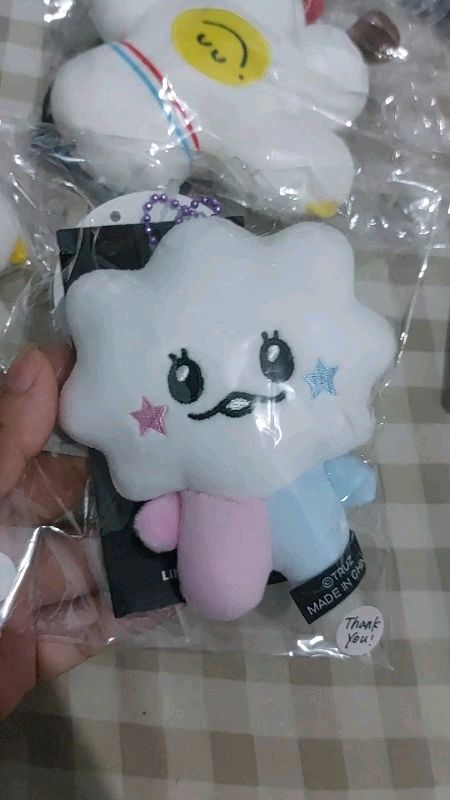 kopigoina's tweet photo. WTS want to sell Som Ensky Official 
Ayo, lihat videoku di Shopee Video! Ada voucher diskon looh 🥰 https://t.co/vcNvNceMkW https://t.co/uKvtf6XACk