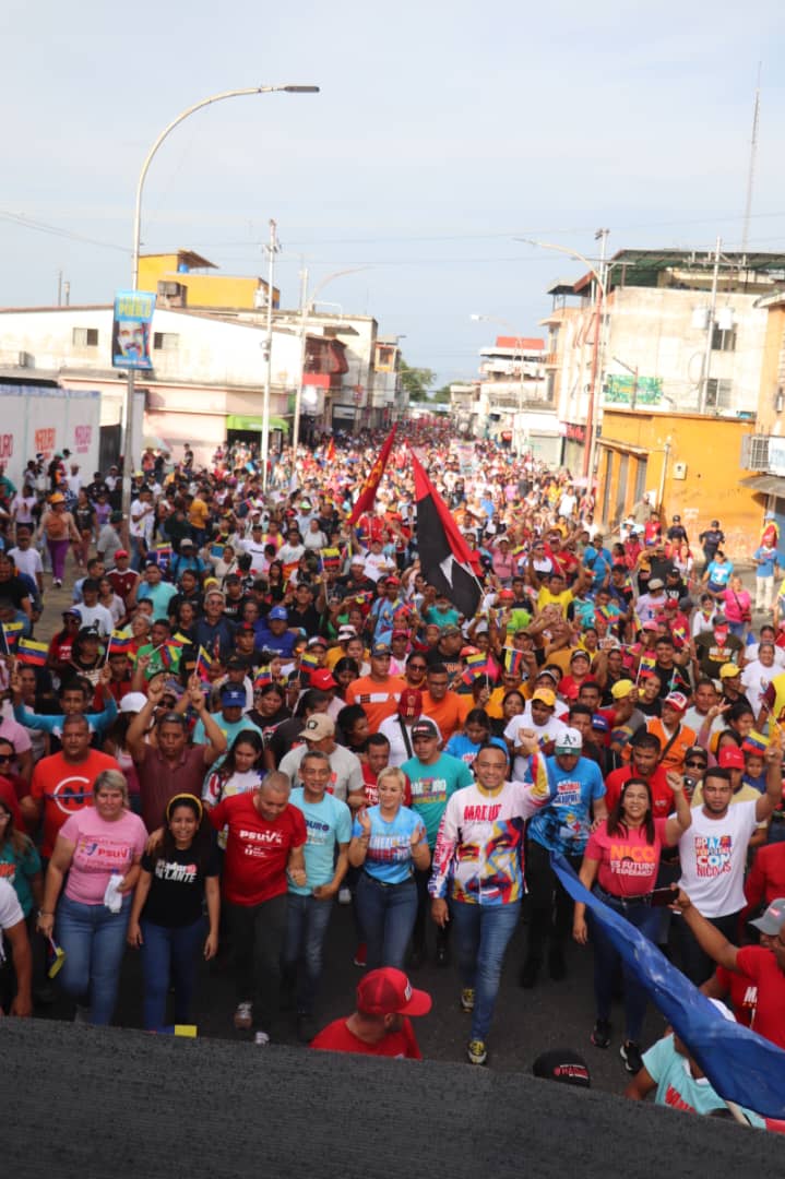En #Guanare, hoy día de nuestra #BanderaNacional 🇻🇪 #8Estrellas la Furia Bolivariana se movilizó en apoyo a la Victoria de nuestro Presidente <a href="/NicolasMaduro/">Nicolás Maduro</a> 

<a href="/PartidoPSUV/">PSUV</a>
<a href="/dcabellor/">Diosdado Cabello R</a>
<a href="/Primitivo_Ceden/">Primitivo_Cedeno</a> 
<a href="/jorgerpsuv/">Jorge Rodríguez</a> 
<a href="/nicmaduroguerra/">Nicolas Maduro Guerra</a> 
<a href="/psuvportuguesa_/">Partido PSUV Portuguesa (oficial)</a> 
<a href="/VTVcanal8/">VTV CANAL 8</a> 
<a href="/delcyrodriguezv/">Delcy Rodríguez</a>