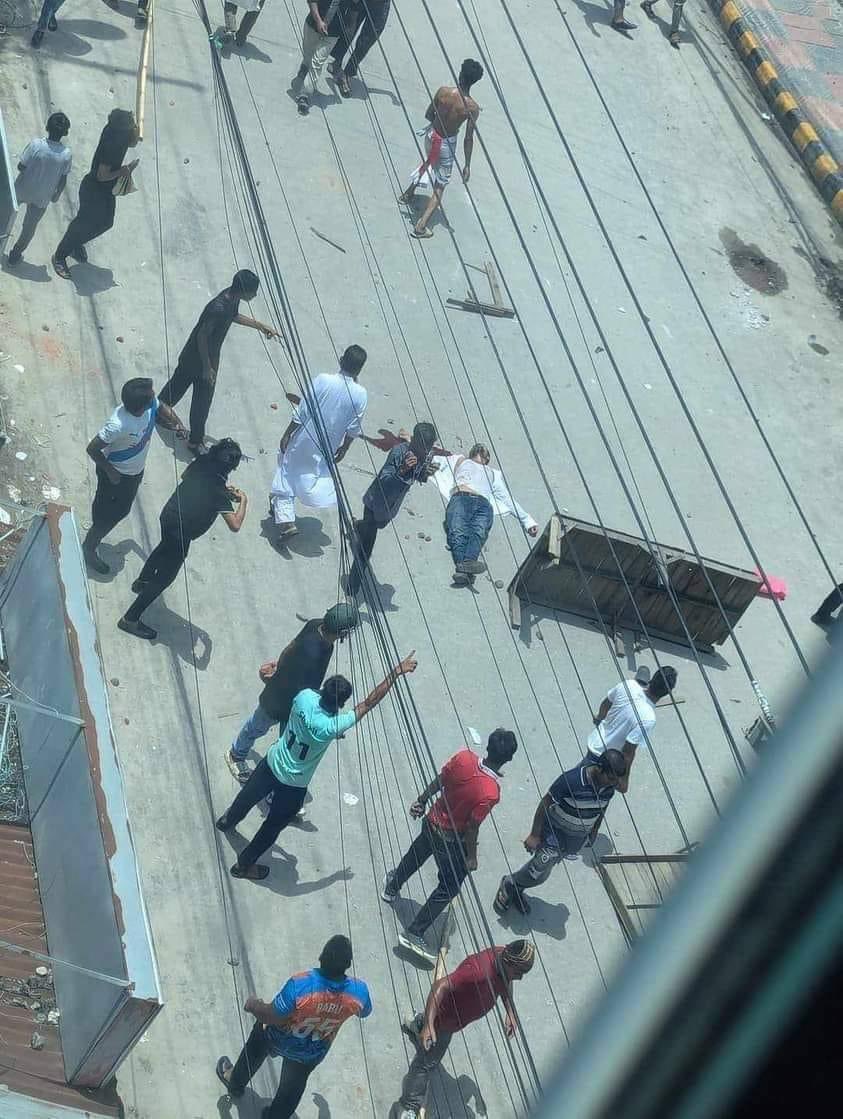Bdforstudents's tweet photo. @MAarafat71 Chatro league are openly firing on civilians in Sirajganj today. Already have killed several people https://t.co/AsiYY7N6c3