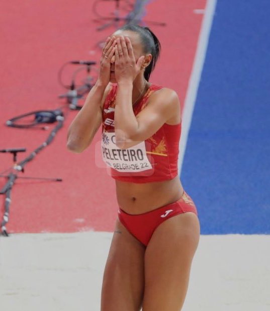 ¿Sabéis la diferencia? Que a mí, aunque Ana Peleteiro me parezca una pesada que si no llama a España racista 20 veces al día se muere; sí que me da pena que no haya conseguido medalla porque ante todo yo amo a mi país. 

En cambio, vosotros os habéis alegrado de que Alcaraz y