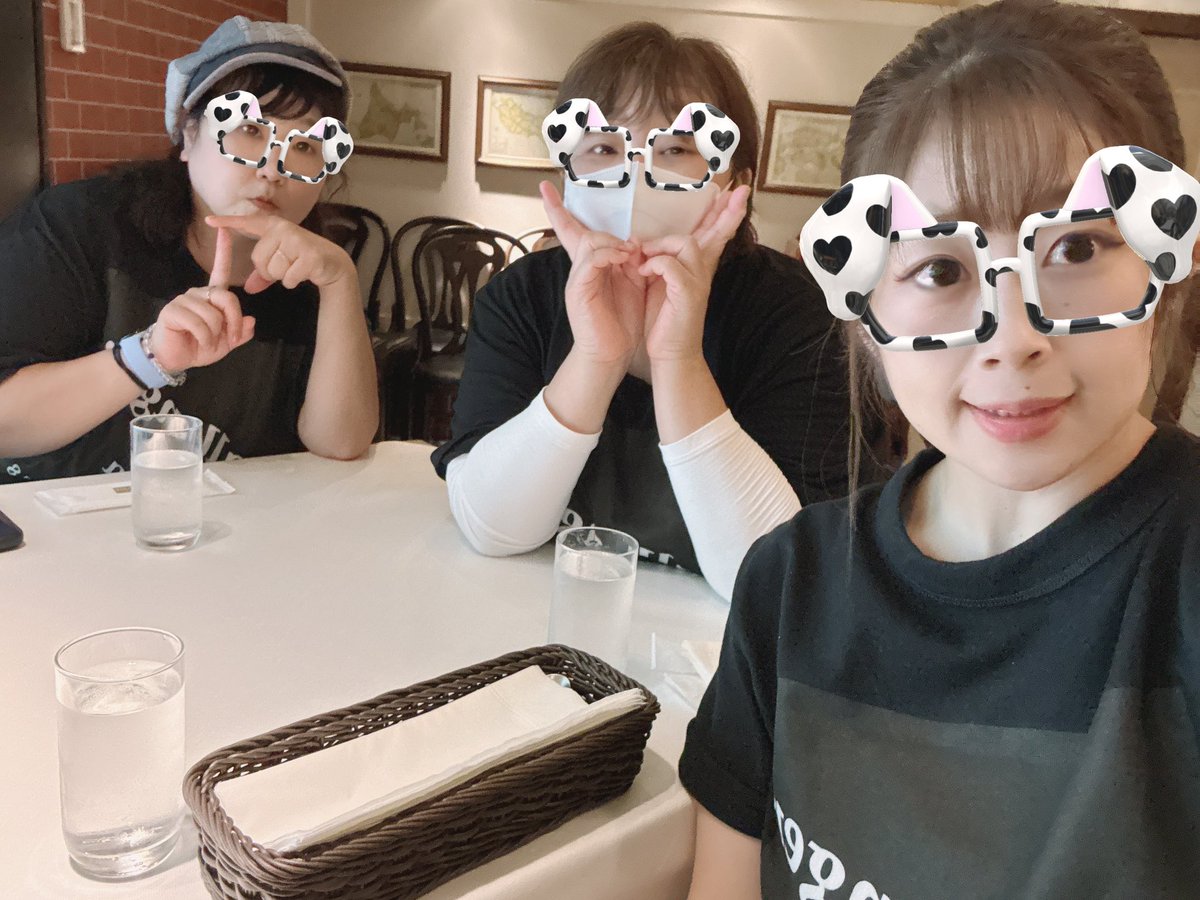 yukko_tomo0728's tweet photo. 最高のLiveの後💜は...

推し友さんとちょっと早めの
☽𝑑𝑖𝑛𝑛𝑒𝑟 ☽🍳🍚

美味しそう😋

頂きます(*^^*)

 #オムライス
 #THECENTRAL
 #TOKYO https://t.co/6y4Nb5odt0