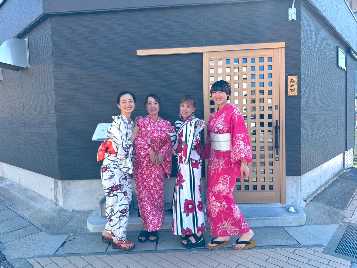 manomano_5431's tweet photo. 昨夜は
第69回いわき花火大会🎆
実行委員の皆様
関係者の方々
素晴らしい花火大会に
沢山の思い出ができ
感謝です🥹
さて
マダマダ夏祭りetc
催しイベント満載
浴衣でお出かけ
いかがでしょうか
https://t.co/oBueF0YibK
#palletqueen
#KLIFE
#いわき
#着付け
#セルフフォト
#ハワイアンズ https://t.co/Qvpp8d3O62