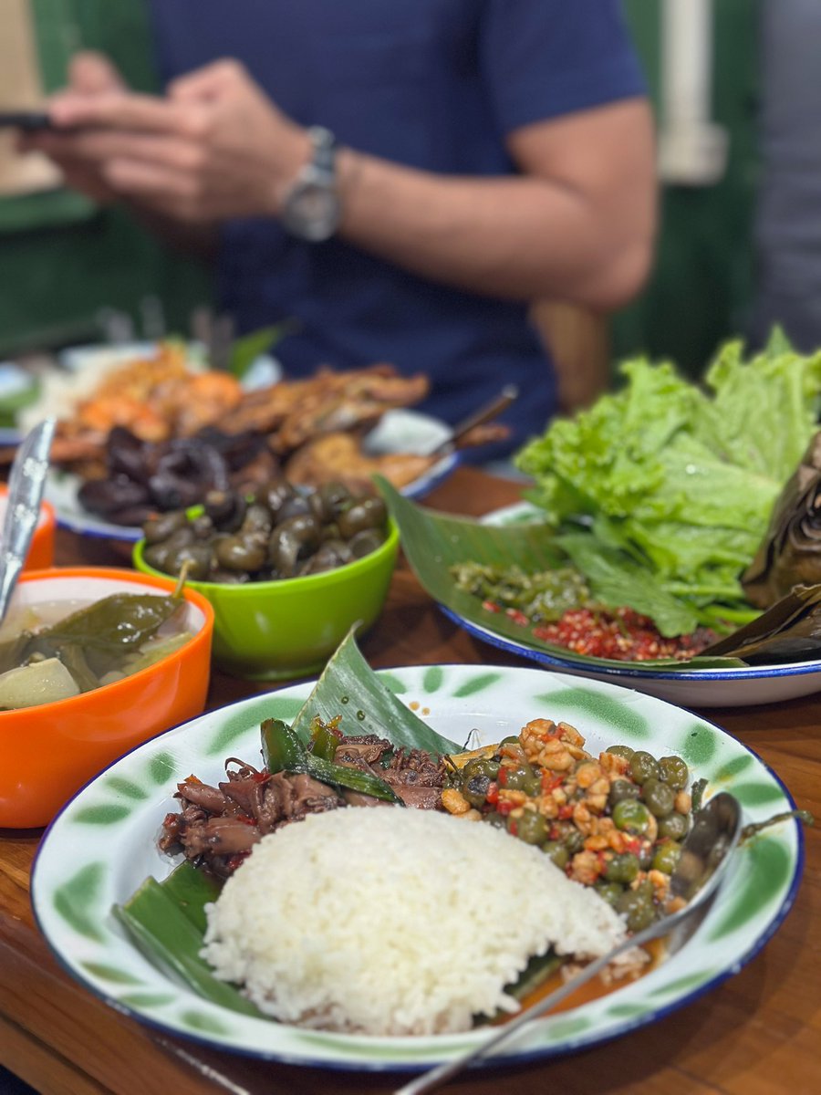 atletpokemon's tweet image. Apakah ada korelasi positif antara keterampilan ngisepin Tutut dengan kehandalan menyep*ng Titit? 

#Hypothesis #TututTitit #Bandung