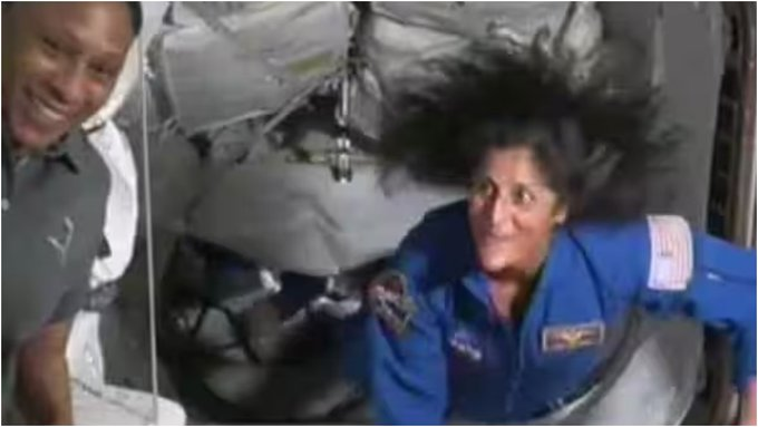 Tolivelugu's tweet image. సునీతా విలియమ్స్ కు అనారోగ్య సమస్యలు వచ్చే అవకాశం.

@Astro_Suni
#sunithawilliams #healthproblems #airspace #NASA #Tolivelugu