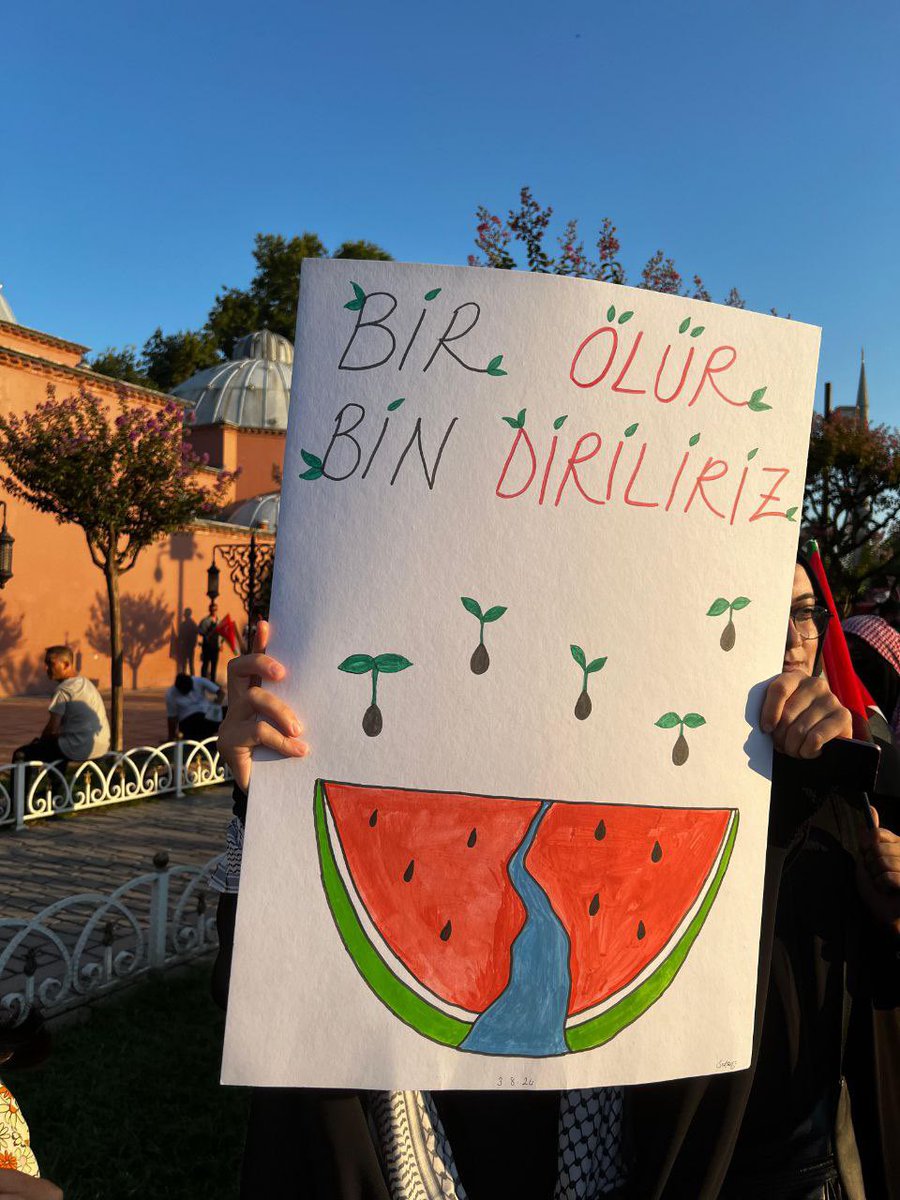 fikriyatcom's tweet photo. “Bin ölür, bin diriliriz.” 🇵🇸❤️ https://t.co/Uo6K6CdeC3