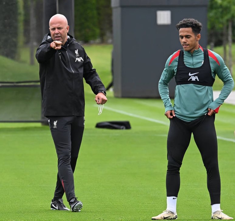 🚨Liverpool a dit non à une offre de £15m de Southampton pour Fabio Carvalho d’après <a href="/David_Ornstein/">David Ornstein</a> !

Liverpool laissera définitivement partir son joueur en cas de proposition bien supérieure.

Les Saints avaient déjà manifesté un intérêt pour le joueur en janvier dernier mais