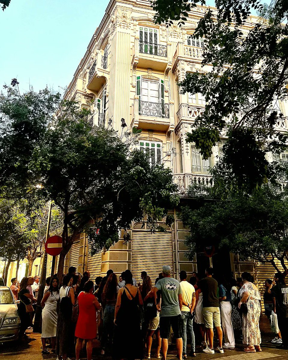 Anoche en "Explora" descubrimos el patrimonio modernista de Melilla en un paseo nocturno increíble. Gracias a las personas que participaron, a José Oña por ser un guía excepcional, a Ikram y a  <a href="/cultura_melilla/">Cultura Melilla</a> por su apoyo :) ¡Nos vemos pronto!