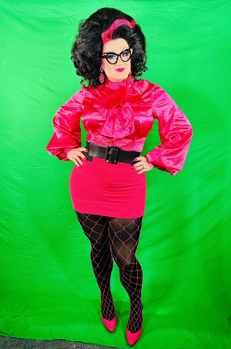 Kitty Powers (@mskittypowers) on Twitter photo Filmed a little thing at home yesterday with Ben from <a href="/MagicNotion/">Magic Notion</a>. Being in 30 degree heat in full drag trying to iron a green screen because the steamer broke is not recommended lol Filmed a little thing at home yesterday with Ben from <a href="/MagicNotion/">Magic Notion</a>. Being in 30 degree heat in full drag trying to iron a green screen because the steamer broke is not recommended lol