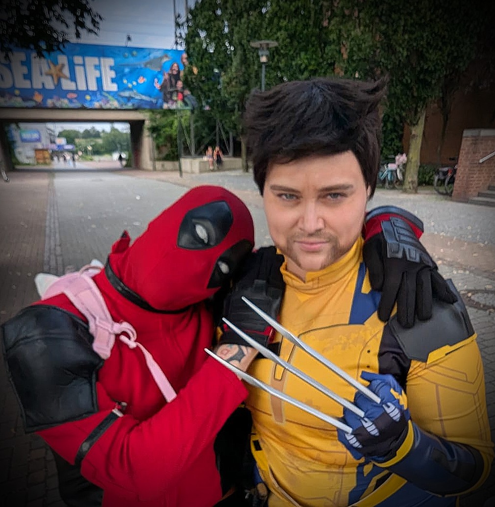 EinsZack's tweet photo. Watched #DeadpoolandWolverine yesterday with @JustUseShatter and @Stantin_LP . In Cosplay. Took some pics afterwards. Those are my favourites. Awesome movie! All the Love! https://t.co/o1LUoQln11