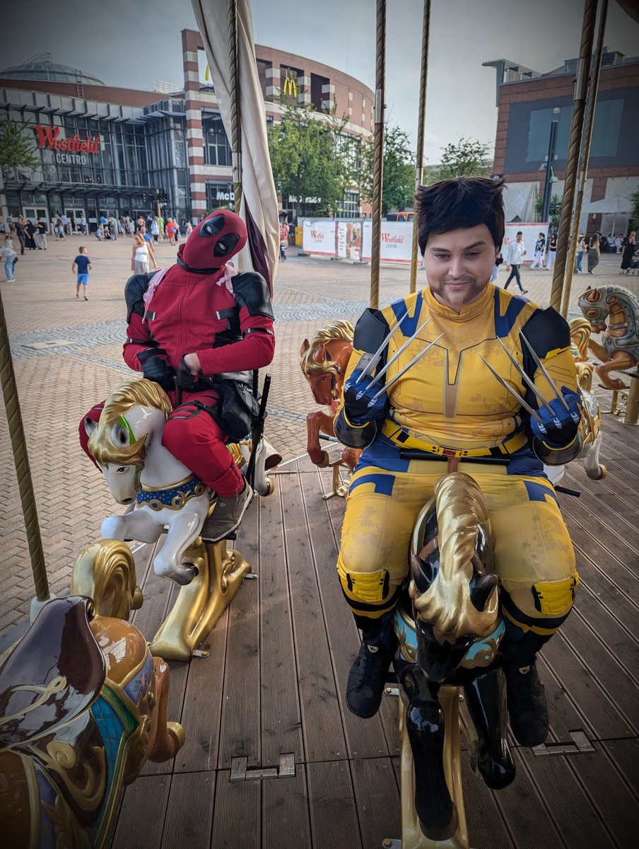 EinsZack's tweet photo. Watched #DeadpoolandWolverine yesterday with @JustUseShatter and @Stantin_LP . In Cosplay. Took some pics afterwards. Those are my favourites. Awesome movie! All the Love! https://t.co/o1LUoQln11