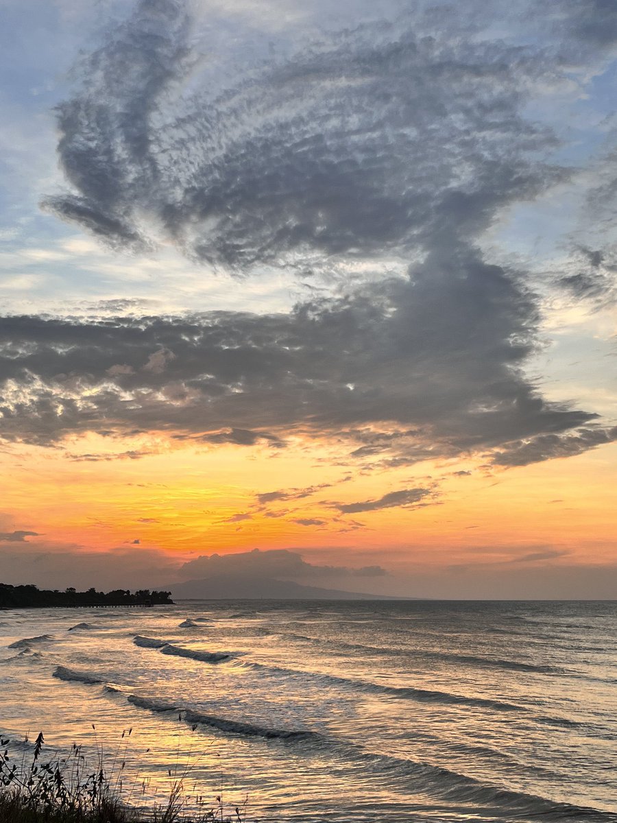 paparadiser's tweet photo. aku sukanya sunset aja, soalnya kalo suka sama kau nda siap pa #gaymakassar #makassar https://t.co/ToO4QuAIlZ
