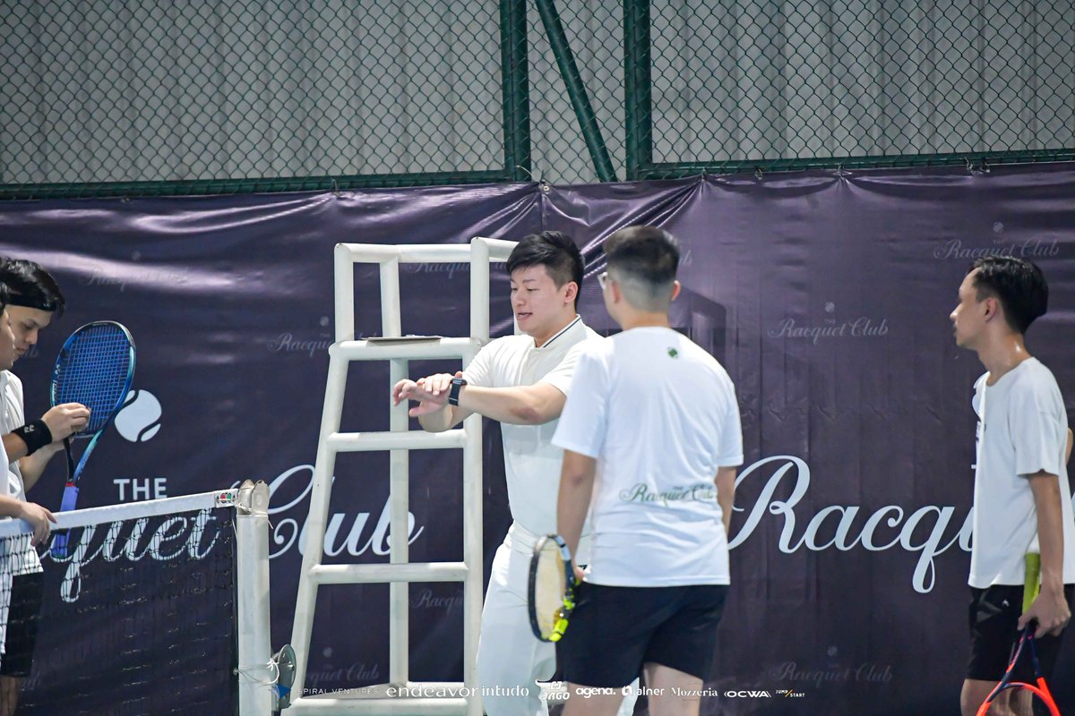 ir_ganda's tweet photo. 起業家・投資家向けテニス大会「ウィンブルファンド」を共同開催しました🎾当日は28人の選手と40人程の観客が集まり、インドネシア初らしく、みなさん気合が入ってました。自分は審判として参加。来年は日本の起業家投資家さんも一緒にご参加頂けると嬉しいです！ https://t.co/Z2qFWIE0bO