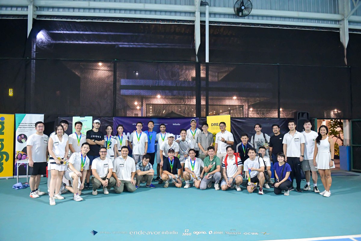 ir_ganda's tweet photo. 起業家・投資家向けテニス大会「ウィンブルファンド」を共同開催しました🎾当日は28人の選手と40人程の観客が集まり、インドネシア初らしく、みなさん気合が入ってました。自分は審判として参加。来年は日本の起業家投資家さんも一緒にご参加頂けると嬉しいです！ https://t.co/Z2qFWIE0bO