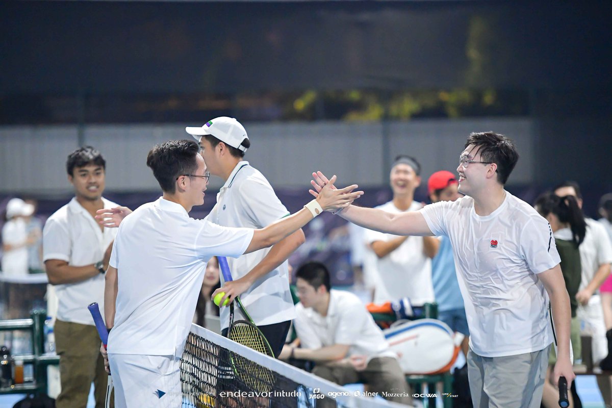 ir_ganda's tweet photo. 起業家・投資家向けテニス大会「ウィンブルファンド」を共同開催しました🎾当日は28人の選手と40人程の観客が集まり、インドネシア初らしく、みなさん気合が入ってました。自分は審判として参加。来年は日本の起業家投資家さんも一緒にご参加頂けると嬉しいです！ https://t.co/Z2qFWIE0bO