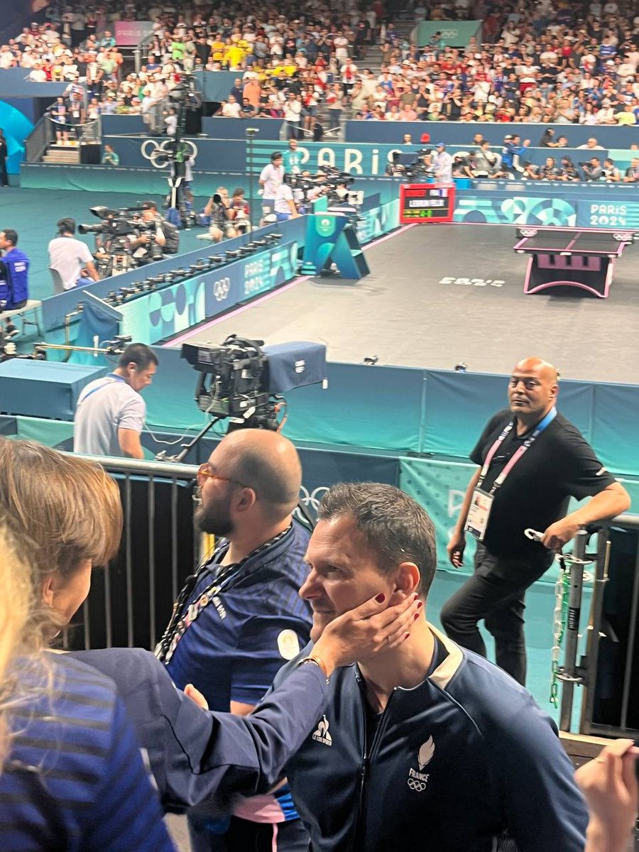 Amélie Oudéa-Castéra (@aoc1978) on Twitter photo 🏓 Félix !!!!!🥉
Médaillé olympique à 17 ans, premier Français depuis 1992 et Jean-Philippe Gatien. L’histoire est en marche 🇫🇷
Et bravo à celui qui est derrière la réussite exceptionnelle des deux frères Lebrun, leur coach Nathanaël Molin 👍
<a href="/ffttofficiel/">France Tennis de Table</a> 🏓 Félix !!!!!🥉
Médaillé olympique à 17 ans, premier Français depuis 1992 et Jean-Philippe Gatien. L’histoire est en marche 🇫🇷
Et bravo à celui qui est derrière la réussite exceptionnelle des deux frères Lebrun, leur coach Nathanaël Molin 👍
<a href="/ffttofficiel/">France Tennis de Table</a>