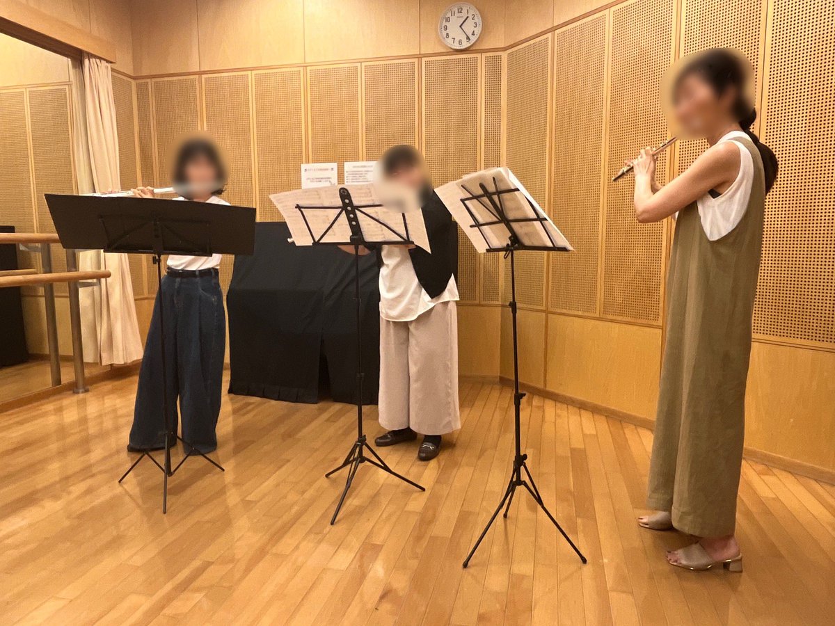 Ensemble_Ring's tweet photo. 昨日はアンサンブルのレッスンでした🪈
人数が少なかったので、普段より短時間でしたがかなり濃いレッスンでした🔥
アンサンブルにご���味のある方、いつでもご参加お待ちしております🙌🏻

💠Flute Ensemble Ring💍✨
🔗https://t.co/MScF5Plsih

#FluteRing💍✨
#フルートアンサンブル https://t.co/Jo0jYuPs0f