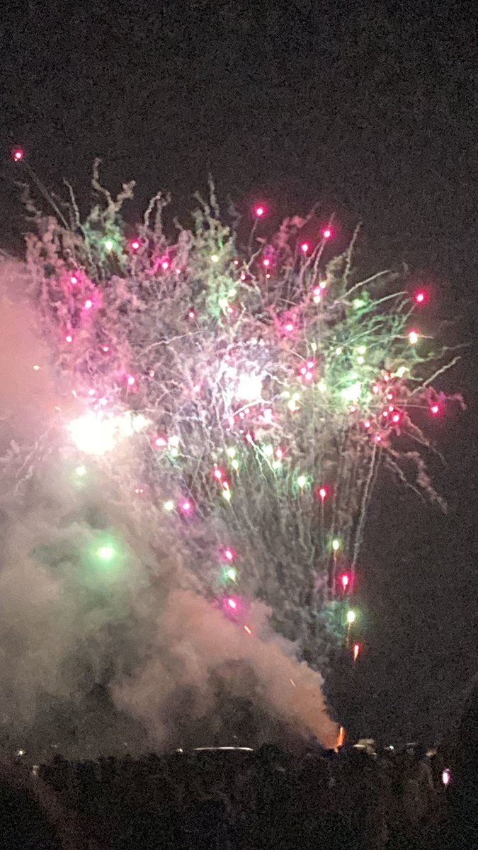 tabi_colo's tweet photo. こんばんは😄
#千里浜 の#花火大会🎇

先程終わり
凄い人で車専用と歩行者専用で道路を分けて警察、警備員、いっぱい出てました😊
#夏の風物詩
小さな子から大人までみんなが
綺麗だね〜　　キャーキャー
嬉しそうに話してました😄

観に来る人、みんなが楽しくなる
自然と笑顔になる夜でした😊 https://t.co/RXSrIBR1jI