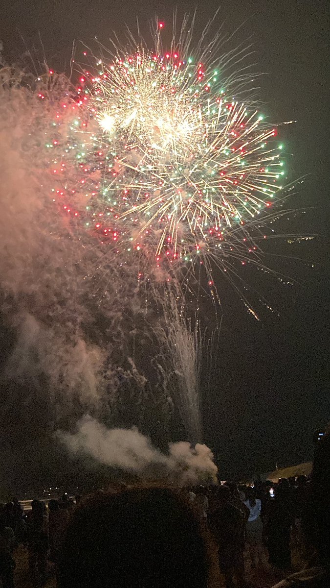 tabi_colo's tweet photo. こんばんは😄
#千里浜 の#花火大会🎇

先程終わり
凄い人で車専用と歩行者専用で道路を分けて警察、警備員、いっぱい出てました😊
#夏の風物詩
小さな子から大人までみんなが
綺麗だね〜　　キャーキャー
嬉しそうに話してました😄

観に来る人、みんなが楽しくなる
自然と笑顔になる夜でした😊 https://t.co/RXSrIBR1jI