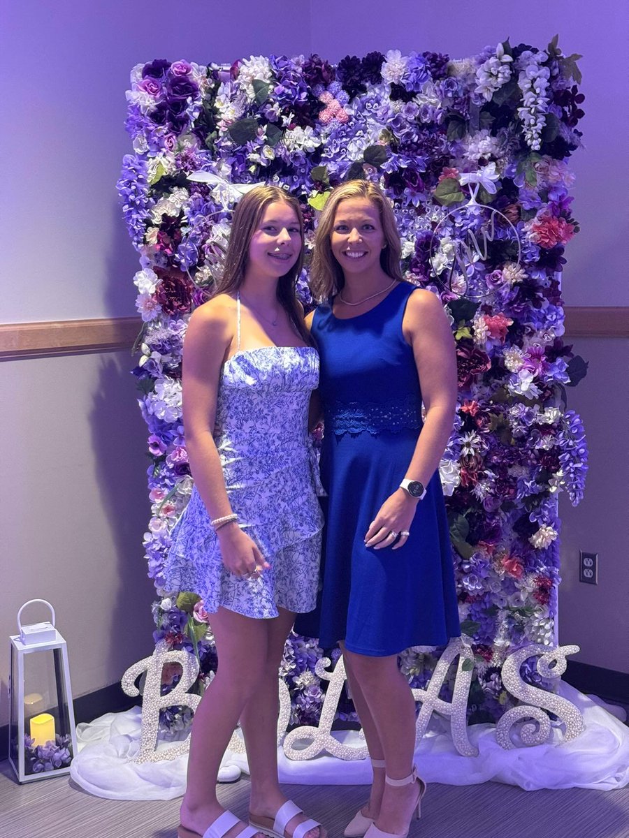 kasia__xoxo_'s tweet photo. Had the opportunity to celebrate another wedding yesterday! 

Hopefully, I can get some unboxing content done soon and then a photoshoot later!

Let's hear your plans for today and  leave a comment on what sneakers you think I might have got in!

#heels #chicksinkicks https://t.co/FfDaknNIRL