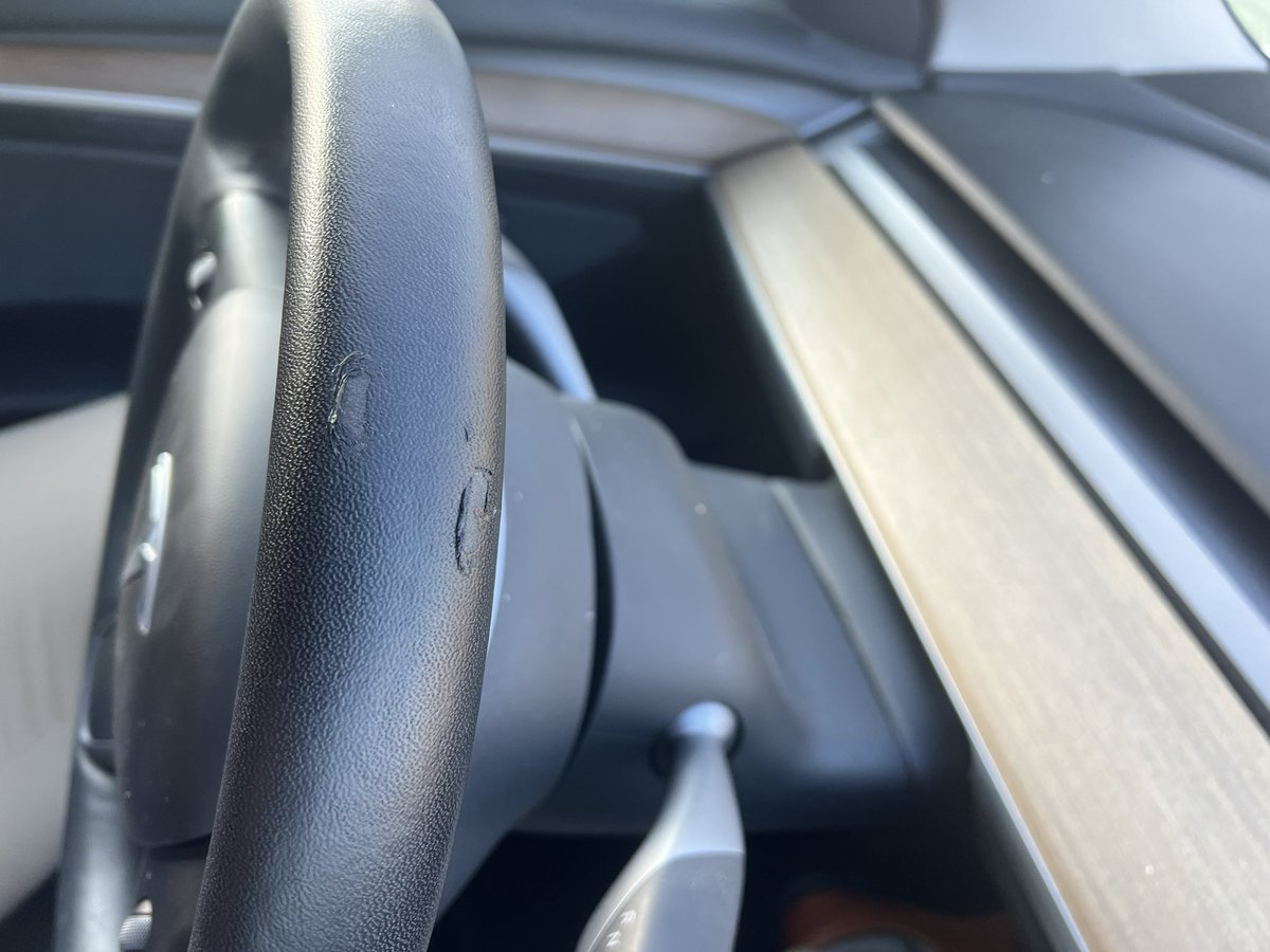 cameronlawson's tweet photo. @teslabros I just noticed mine doing the same in my 2022 M3LR. I’m under warranty so I’ve already got an estimate that it’s covered and mobile service scheduled. Mine not quite as dramatic as the picture here but in a non-regular driving position for me. https://t.co/dzrqlCaEFL