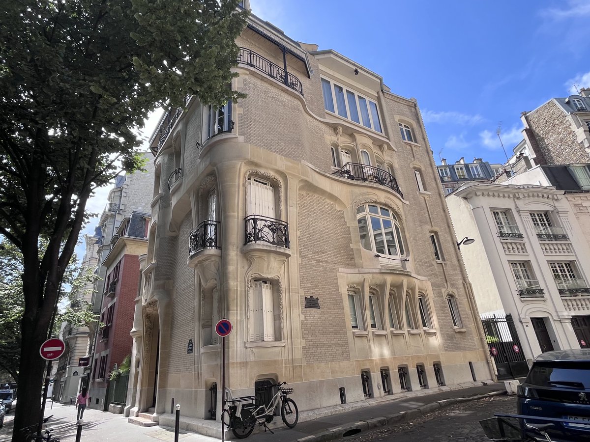 monica_micu's tweet photo. Ce-i frumos e frumos. #artdéco #hectorguimard #paris https://t.co/DRjTNqlUmi