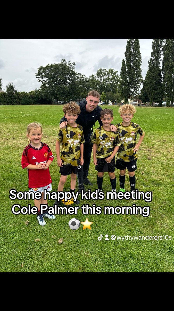 WythyWanderers's tweet photo. Local footballers just having a kick about on the estate ❤️ love that https://t.co/qMvulSt8v2