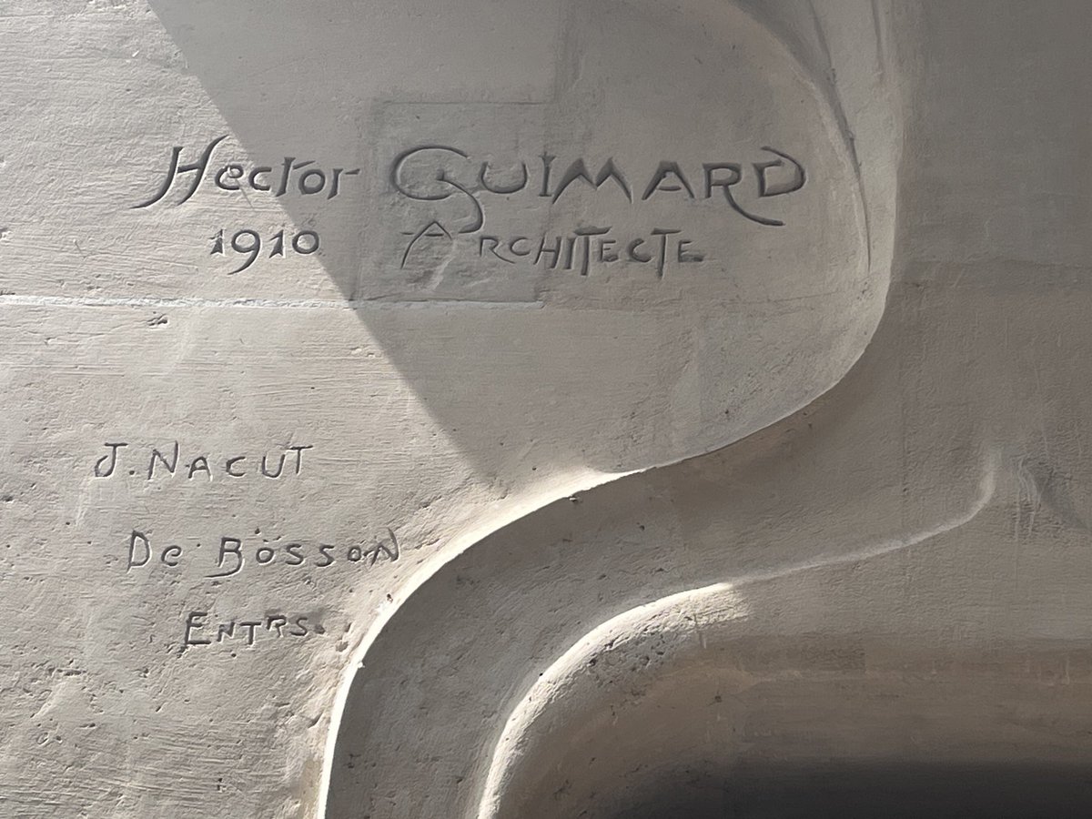 monica_micu's tweet photo. Ce-i frumos e frumos. #artdéco #hectorguimard #paris https://t.co/DRjTNqlUmi