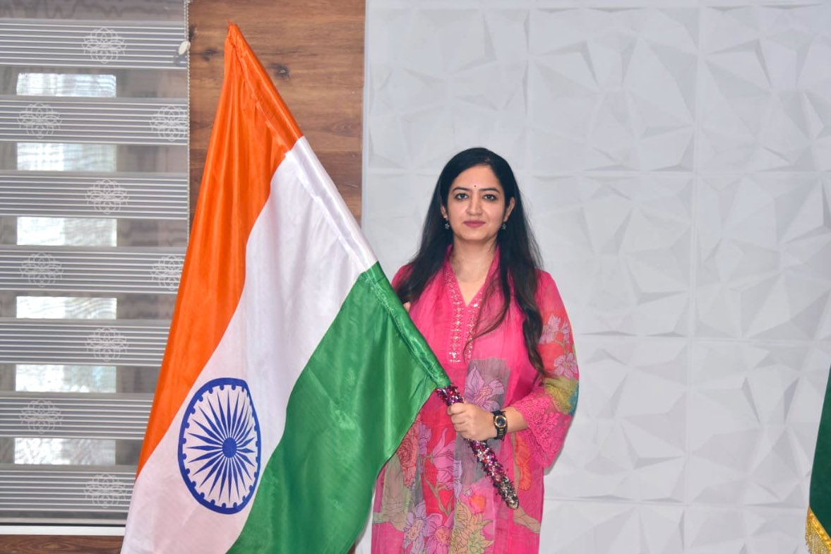 Saloni Rai IAS (@rai_saloni) on Twitter photo #selfiewithtiranga #selfiewithtiranga