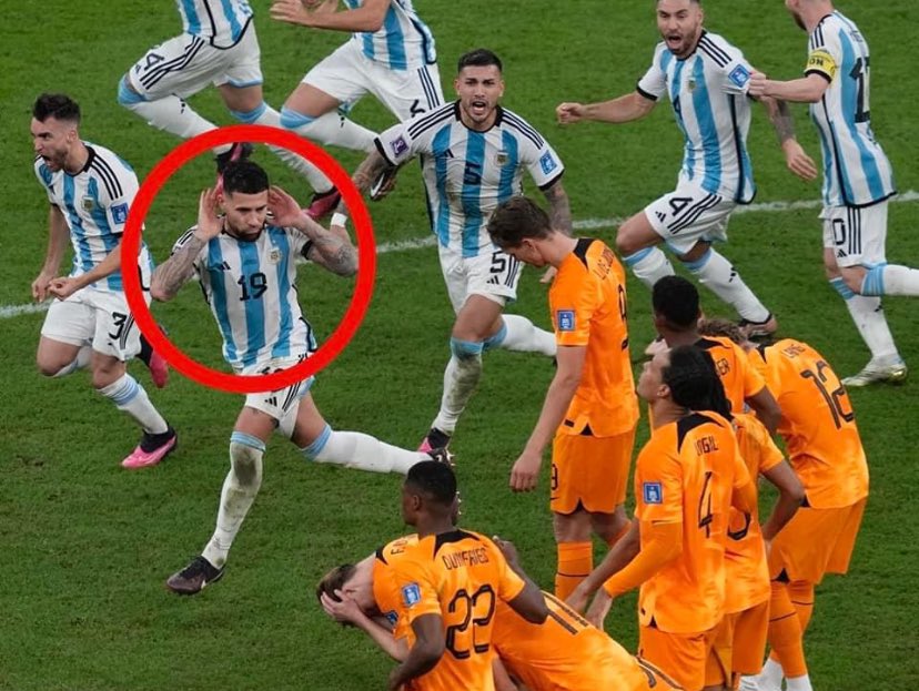 Cedric_CC's tweet photo. @2BAAASQUAD @Notamendi30 Total irrespect…@Notamendi30 😂😂😂 https://t.co/xUjek1JzqZ