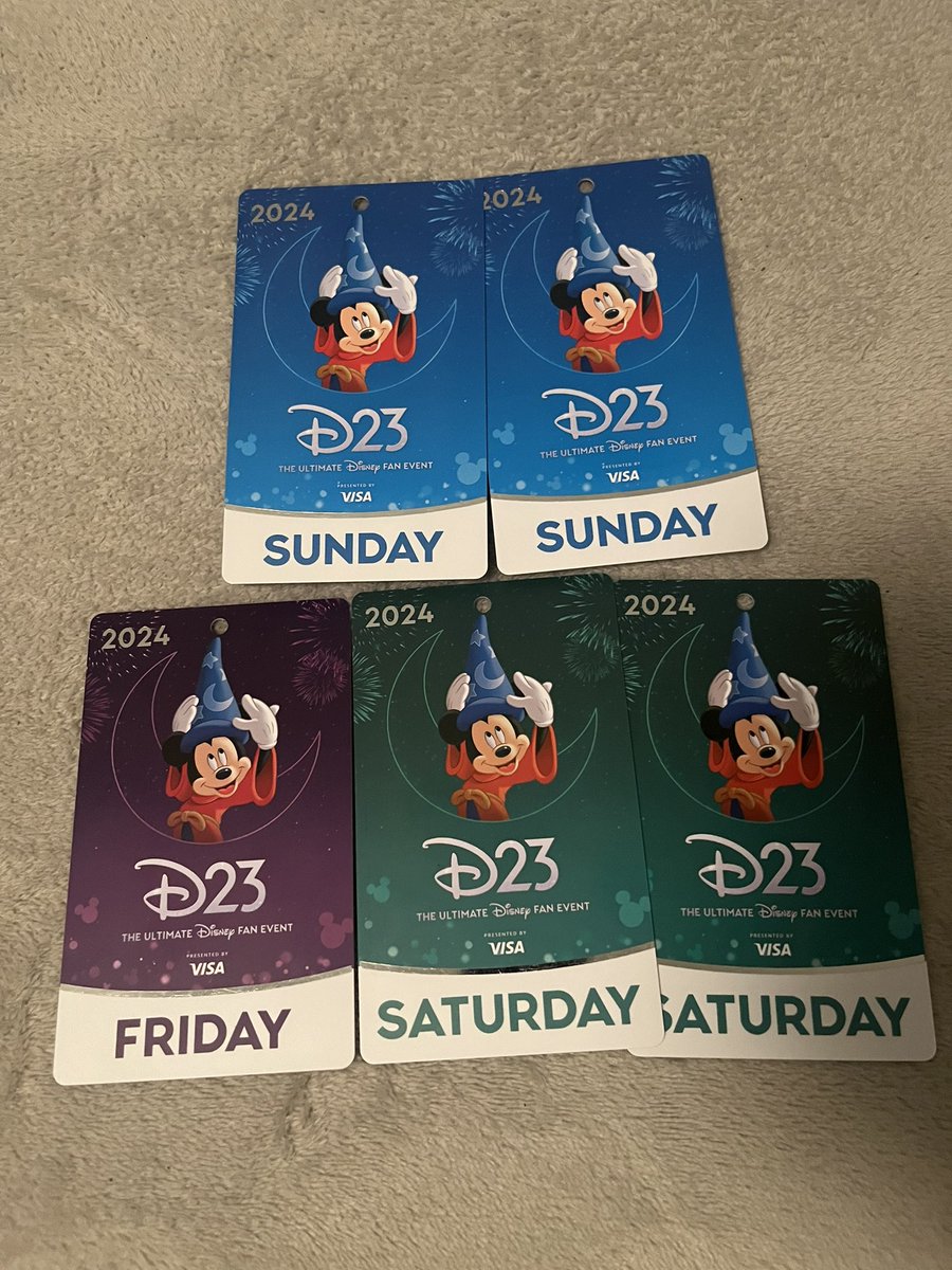 CastillOctavio's tweet photo. I sell my badges and passes to Honda Center for #D23  all info for DM!! https://t.co/aNe6omHlRl