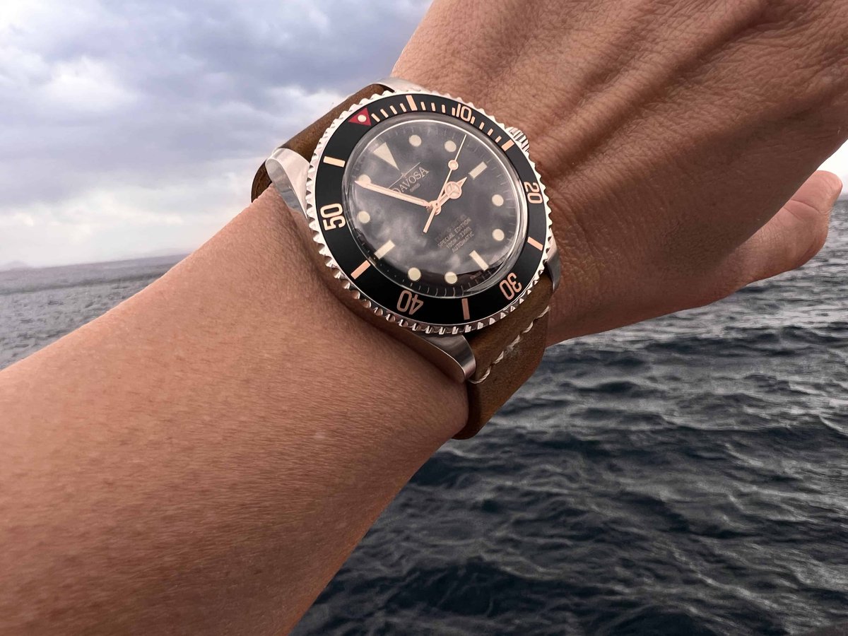 Davosa_USA's tweet photo. Navigating the open waters with impeccable timing.
This diver watch is the perfect companion for a Sunday at sea. #divewatches #wristshot #SundaySail #watchphoto https://t.co/3UjVXFOtnv