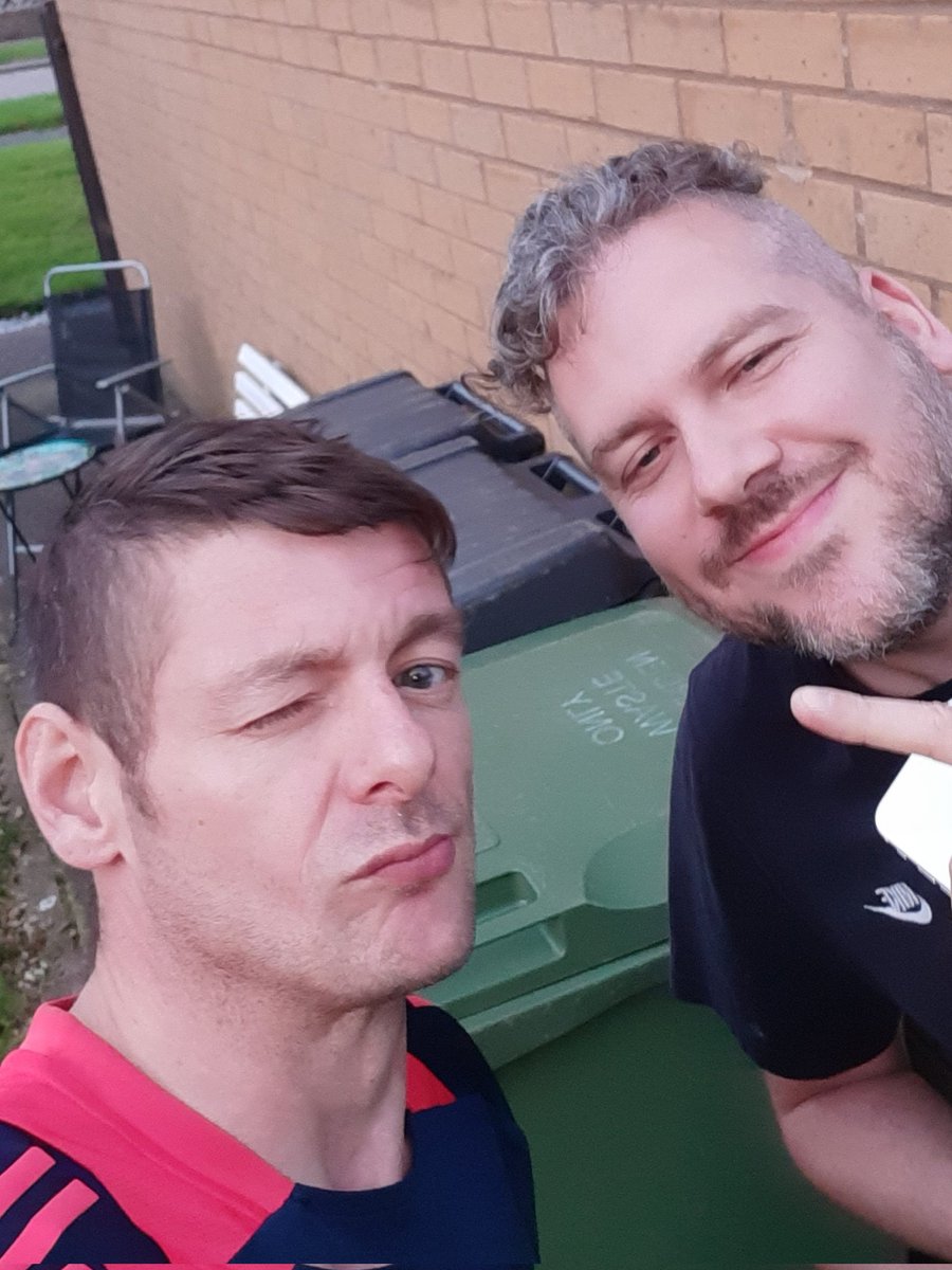 WallnutsPauli's tweet photo. @RickyRonaldo69  u get the paint il put the kettle on. Jack &amp; Victor painting Izers flat pmsl #ItsTheCouncilsFault 🙈🤣 https://t.co/hkG0xGSxiJ