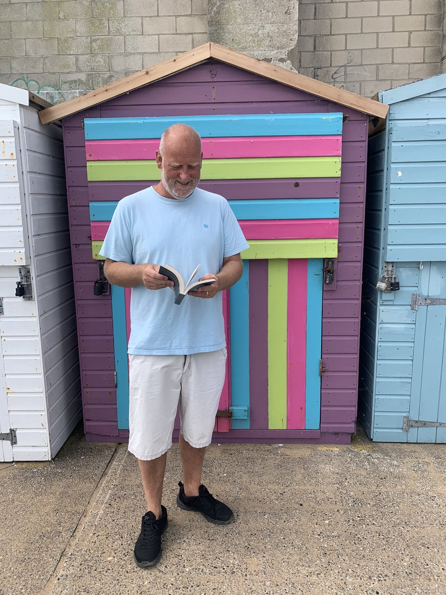 SandwichJunior's tweet photo. Mr Dyson reading ‘Somewhere Stripy’ at the beach in Broadstairs #SJSSummerReadingChallenge https://t.co/jauVThgu57