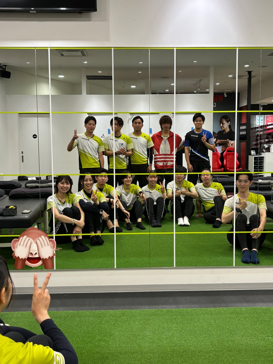 Dsharamaki's tweet photo. おはようございます。こんにちは。こんばんは。有楽町店の服巻です🐊

今回の全体MTGはいつもと違う感じで写真撮りました📷

夜は個人写真の撮影大会してました📷

8月も進化し続けます🦅
#YO1
#有楽町マルイ
#nobitel https://t.co/GCqNYwFBPN