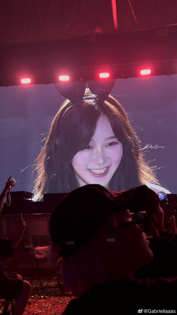 SO CUTE AAAAAA BUNNY GISELLE 😭😭😭💕💕💕🐰