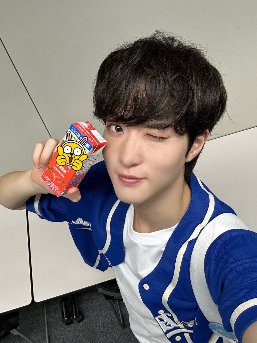 fantasyboys_mem's tweet photo. [#김우석] 

반디 덕분에 행복했다. 

#FANTASYBOYS #판타지보이즈
#KIMWOOSEOK https://t.co/BQ6GnuWkqB