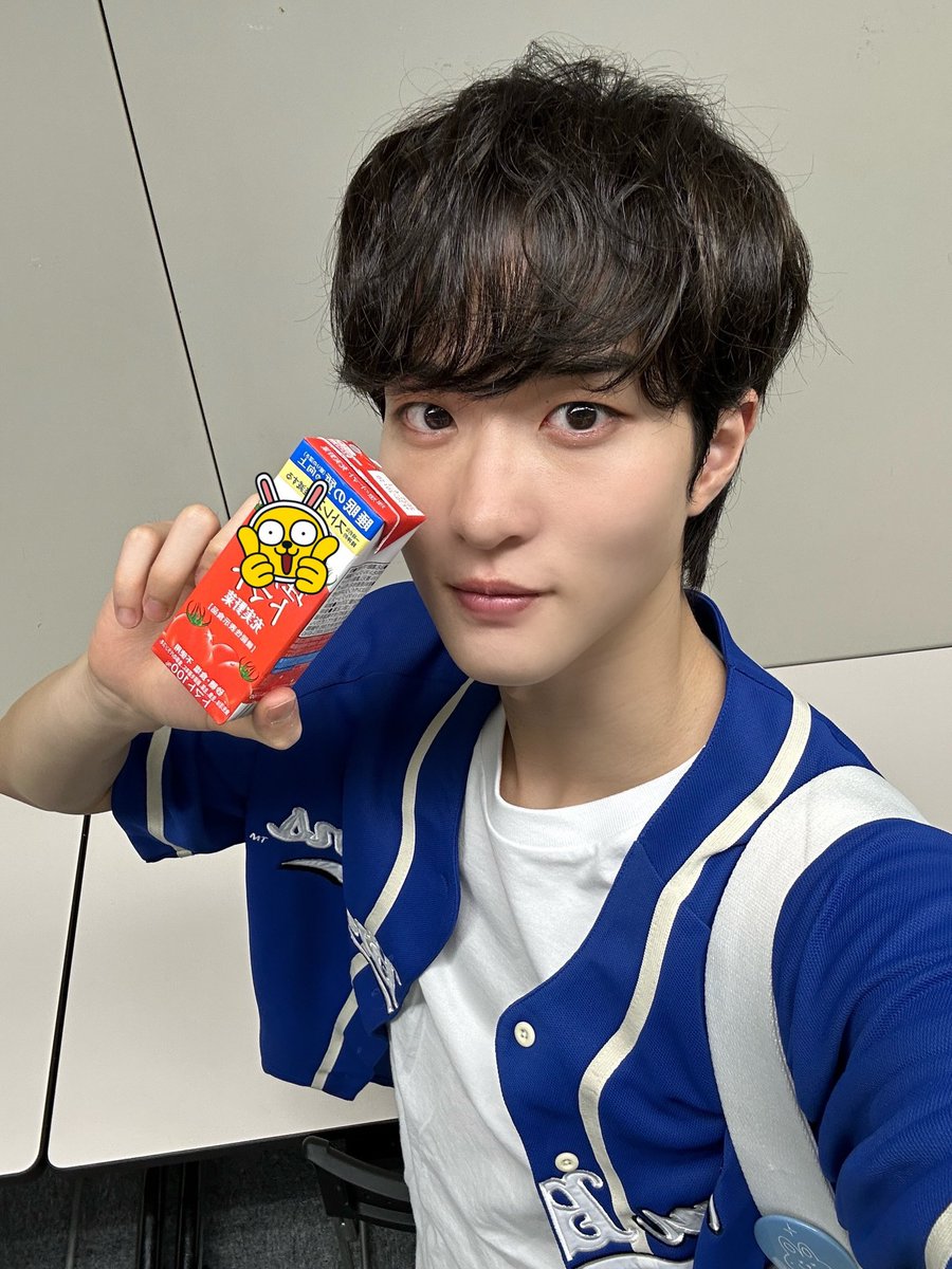 fantasyboys_mem's tweet photo. [#김우석] 

반디 덕분에 행복했다. 

#FANTASYBOYS #판타지보이즈
#KIMWOOSEOK https://t.co/BQ6GnuWkqB