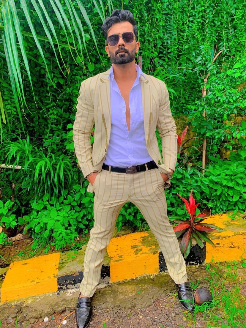 vinn_modgill's tweet photo. Caption π€π€π
#vinnmodgill #outfit #formalwear #selflove #pictureoftheday https://t.co/0OmRroJkXs
