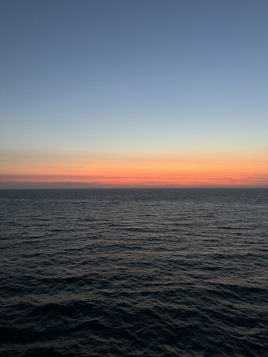 susankmann's tweet photo. Hello twitter peeps, how are you doing? I’ve been away on holiday, spending quality time with my family, finding new art inspiration & pretty skies. What have you been up to? #ArtInspiration #holiday #familytime #summer #treesarecalming #trees #prettyskies https://t.co/vcHK7xxEaB