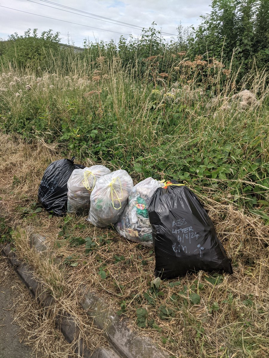 EricTorrington's tweet photo. On the way home from a big pick in #Stonehouse I did a bag drop at #GossingtonBridge. And a bin(2) tidy up, recovery of two fly-tips & #litterpick of 120 lay-by items. Sweeping up ceramic tile fragments was a low point as I was on my hands & knees. Supporting @StroudDC #ubico https://t.co/cdXoQolXy3